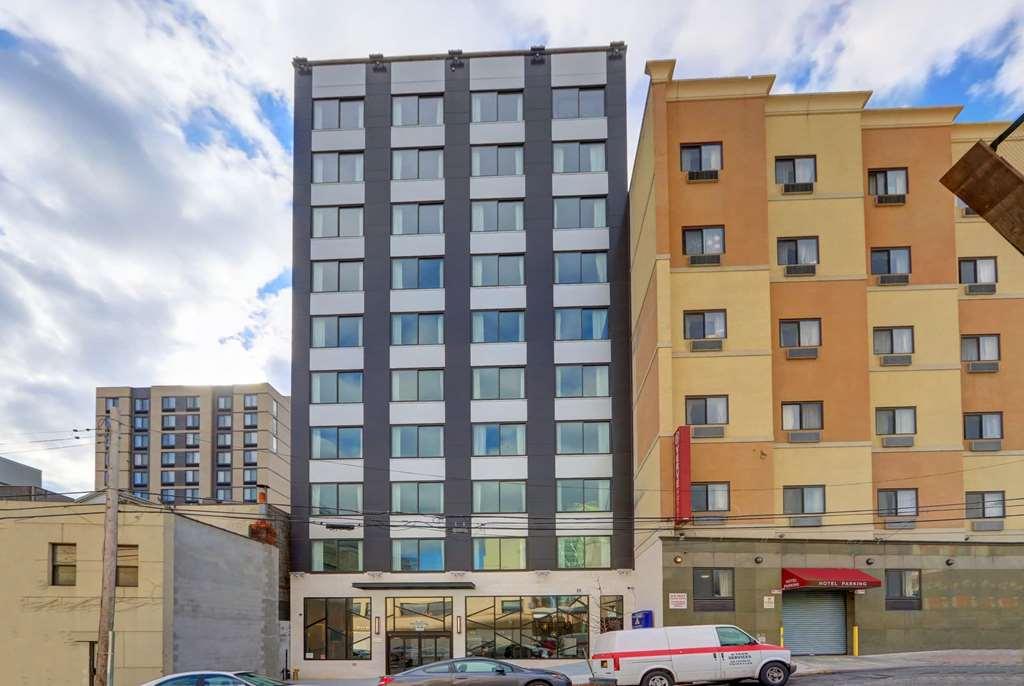 Microtel Inn By Wyndham Long Island City New York Exterior foto