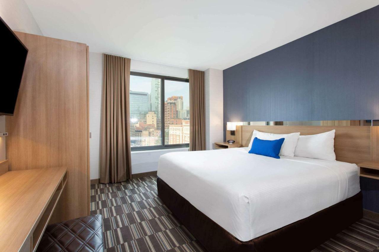 Microtel Inn By Wyndham Long Island City New York Exterior foto