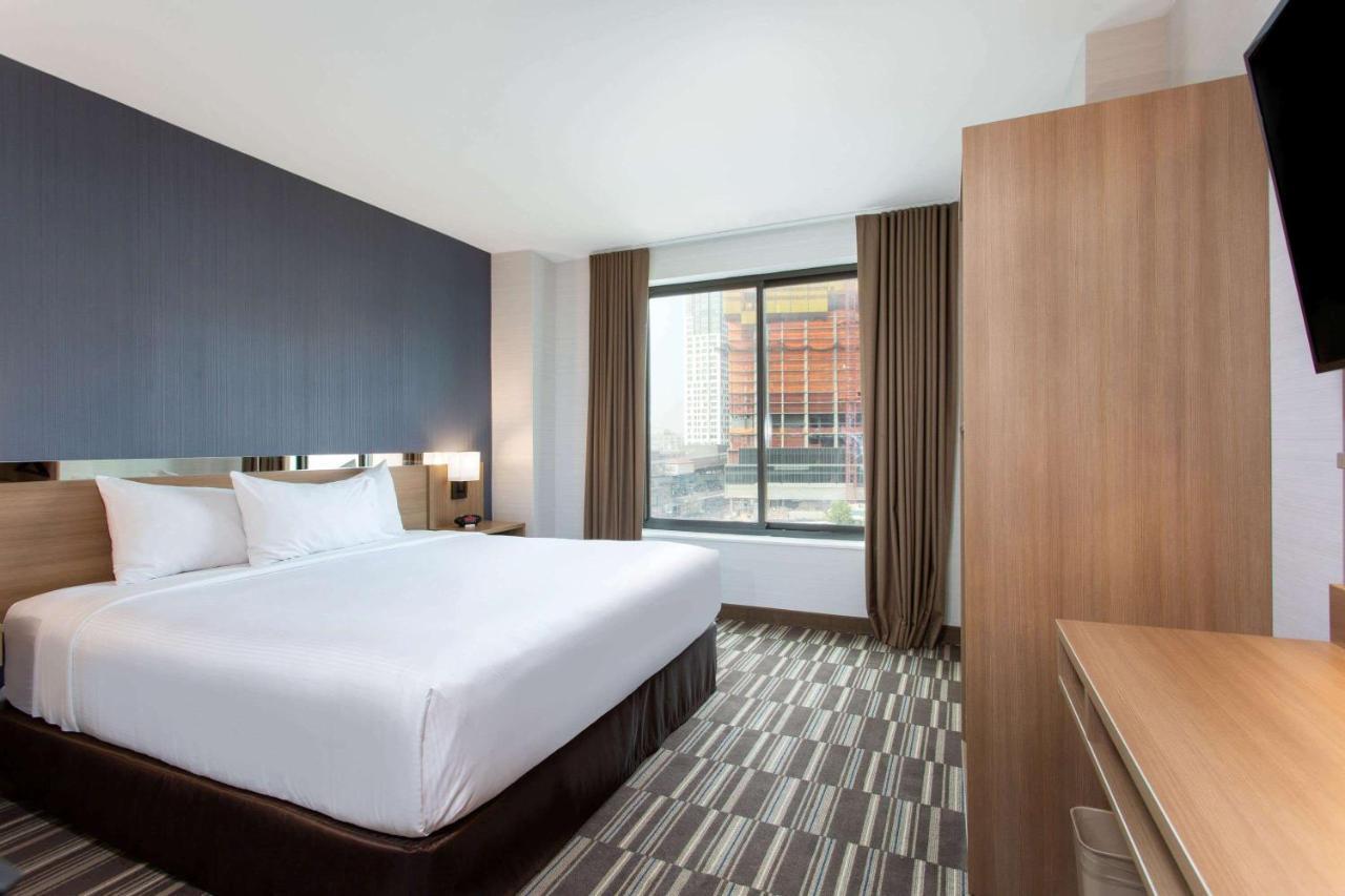 Microtel Inn By Wyndham Long Island City New York Exterior foto